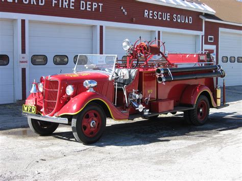 Angel Ridge Art: Photos of The Old Girl 1936 Ford Fire Truck