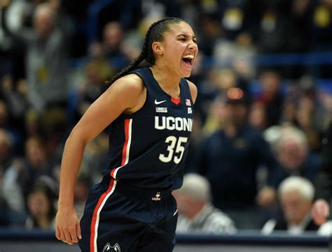 Star sophomore Azzi Fudd returns for UConn women's basketball