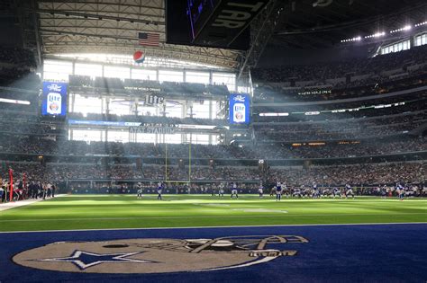 Cowboys' Jerry Jones gives fiery response to fans calling for shades or ...