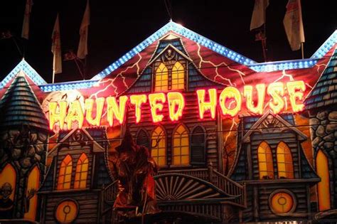 haunted house | Haunted house attractions, Halloween haunt, Halloween ...