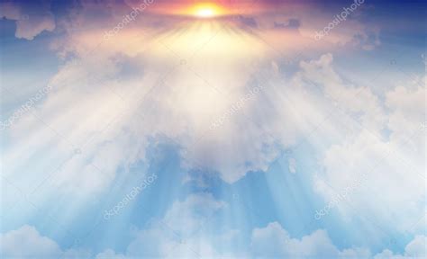 Light from the sun shining through the clouds in the sky. — Stock Photo © buraratn #78250306