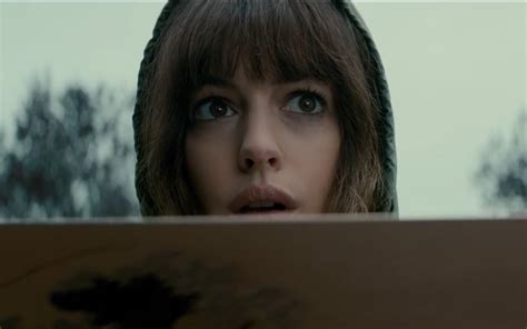 Colossal Review – a surprising sci-fi rom-com thriller monster movie ...