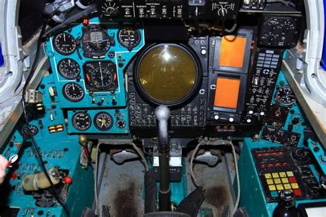 Mig-31 Cockpit - Mikoyan Mig 31 Wikipedia / The aircraft was designed ...