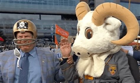 College GameDay: See Lee Corso’s headgear pick for…