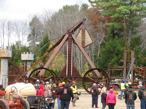 Pumpkin: trebuchet yankee siege pumpkin catapult Greenfield, NH | The Old Farmer's Almanac