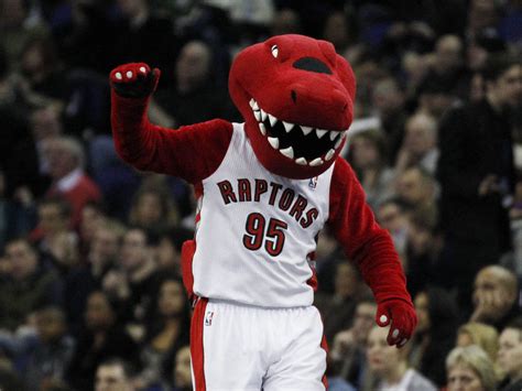 PHOTO: Raptors' mascot joins Toronto mayor, who takes shot at Wizards | theScore.com