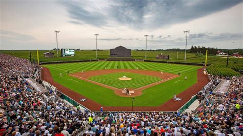 MLB Unveils Cubs, Reds Field of Dreams Game Uniforms