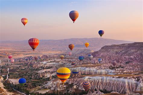 Best Places to Go Hot-Air Ballooning