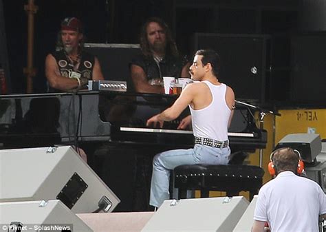 Rami Malek recreates Freddie Mercury infamous Live Aid set | Daily Mail Online