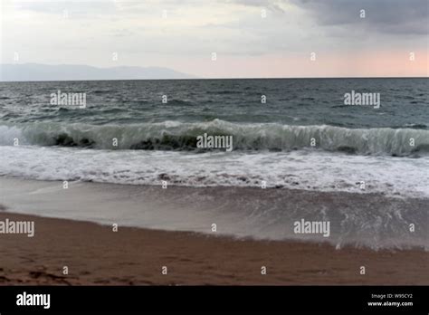 Pacific Ocean Waves Stock Photo - Alamy