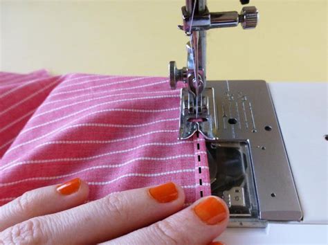 How to : Sew a rolled hem with a standard foot — In the Folds