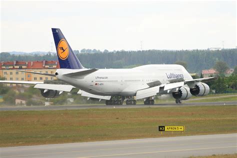 File:Boeing 747-800 Lufthansa (7164185971).jpg