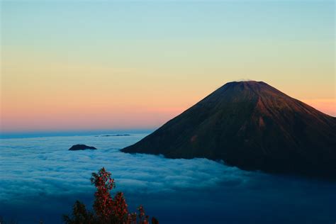 Download Background Gunung / HD Wallpaper Landscape Gunung | Download ...