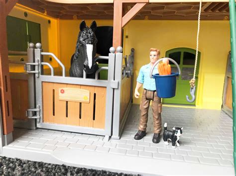 Life Unexpected: The Schleich Stable Review