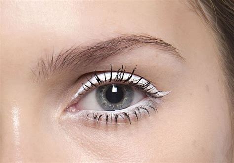 Eyeliner blanc trait épais - Eye-liner blanc : 10 façons de porter la ...