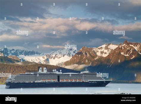 Holland America cruiseship Oosterdam, Resurrection Bay, Seward, Alaska ...