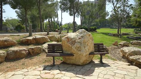 Independence Park, JERUSALEM (Gan HaAtsmaut) - YouTube