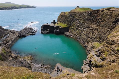 How To Visit The Blue Lagoon Abereiddy, Wales | Anywhere We Roam