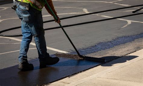 Pros and Cons of Asphalt Sealcoating