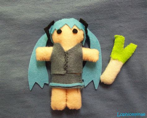 Miku plushie with leek by Lophiomyinae on deviantART