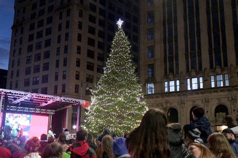 Christmas tree lighting draws hundreds of spectators in Portland ...