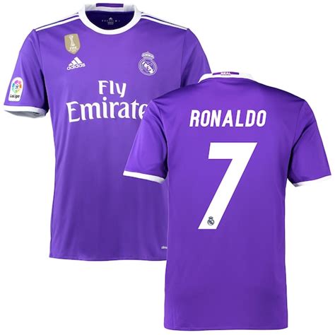 Real Madrid Pink Kit Ronaldo : The Real Madrid pink kit gets the Photoshop treatment ... / Real ...