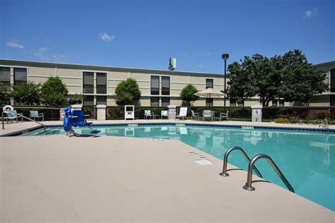 HOLIDAY INN LUMBERTON NORTH - I-95, AN IHG HOTEL $105 ($̶1̶4̶0̶) - Updated 2023 Prices & Reviews ...