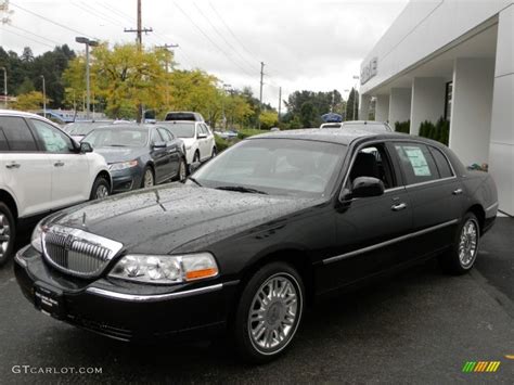 2011 Black Lincoln Town Car Signature L #57873673 Photo #4 | GTCarLot.com - Car Color Galleries