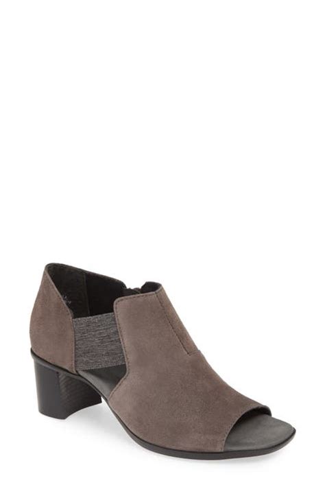 Women's Munro Clearance Shoes, Sandals & Boots | Nordstrom Rack