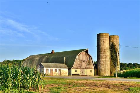 Historic Townsend Barn - Lewes Delaware Photograph by Kim Bemis