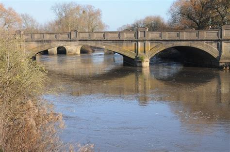 Pershore Bridge © Philip Halling cc-by-sa/2.0 :: Geograph Britain and ...