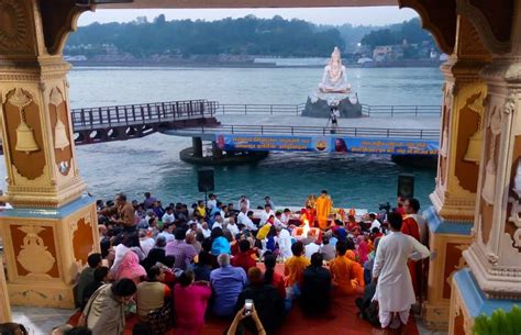 Parmarth Niketan Ganga Aarti: Divine Spectacle - Rishikesh Day Tour