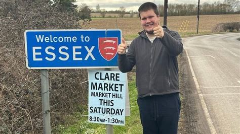 Welcome to Essex: Kireon Wicks' road sign treasure hunt - BBC News