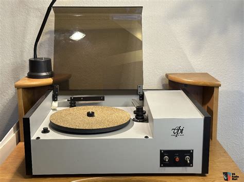 VPI HW-17 Record Cleaning Machine in Great Condition For Sale - Canuck ...