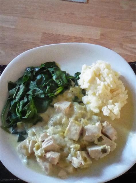 Chicken and Leeks in Blue Cheese Sauce Recipe. Image by Ann Drake ...