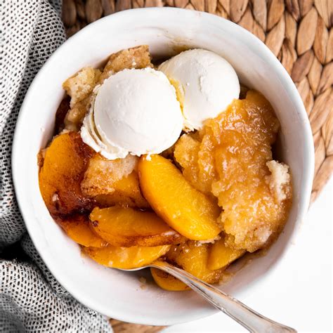 Bisquick Peach Cobbler Recipe - Unfussy Kitchen