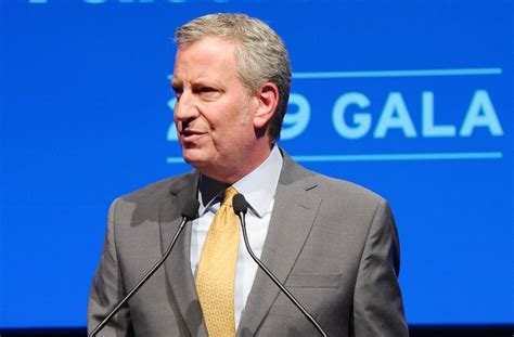 NYC mayor says he'll decide this month on presidential run