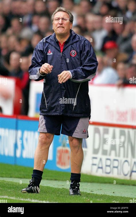 NEIL WARNOCK SHEFFIELD UNITED FC MANAGER BRAMALL LANE SHEFFIELD ENGLAND ...