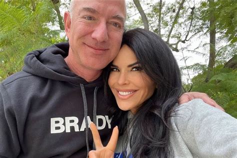 Bezos and Lauren Sanchez - PersiaKiylah