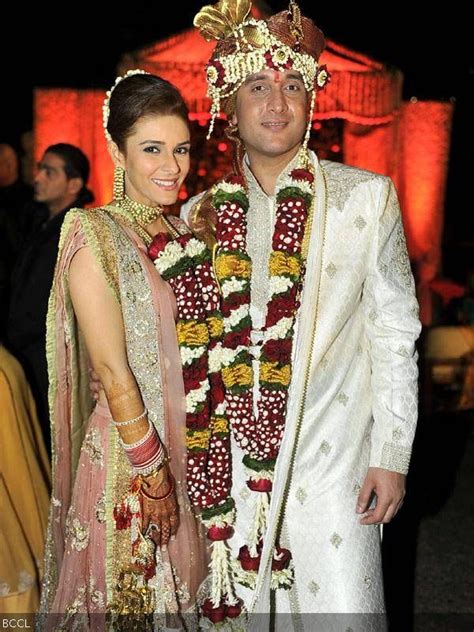 Raageshwari weds Sudhanshu | Celebrity weddings, Indian wedding fashion, Indian wedding couple