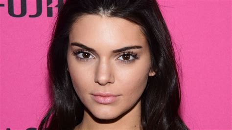 Kendall Jenner Contact Lenses - Kendall Jenner Gray Eyes | Teen Vogue