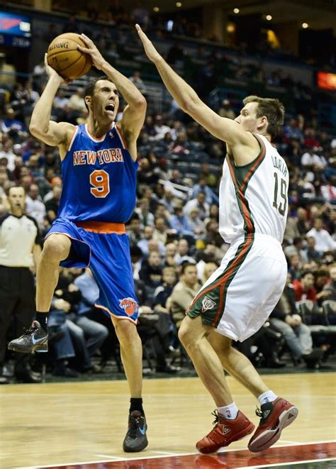 Pablo Prigioni Gives the Knicks a Boost over the Bucks - The New York Times