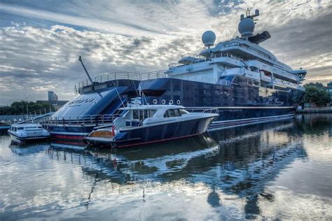 Wow! The 126m Mega Yacht OCTOPUS by Lürssen and HDW. | Yacht boat ...