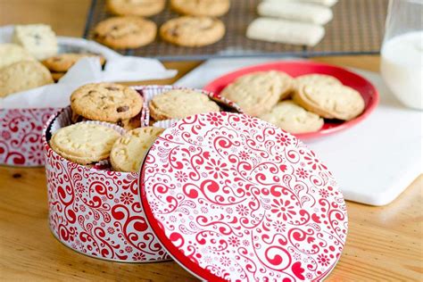 10 Christmas Cookie Tins Your Friends Will Want to Keep