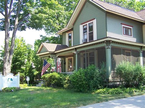 WHITE SWAN INN BED & BREAKFAST - Updated 2021 Prices, B&B Reviews, and Photos (Whitehall, MI ...