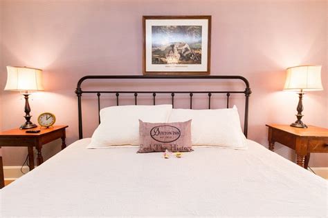 Historic Buxton Inn Rooms: Pictures & Reviews - Tripadvisor