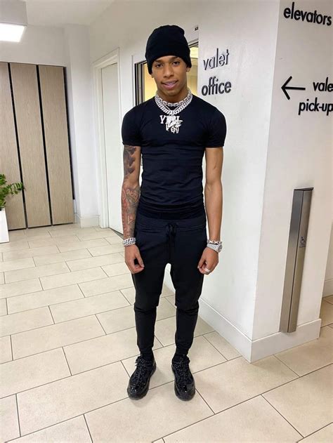 Pin by Samoneee ️ on NLE Choppa💔 | Rapper outfits, Dope outfits for ...