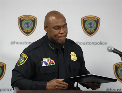 Houston police chief apologizes for department not investigating 264K ...