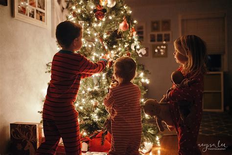 Photo Tips: How to Take Magical Photos by the Christmas Tree