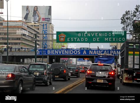 México, Ciudad de México. La hora pico de tráfico en Naucalpan de Juárez Fotografía de stock - Alamy